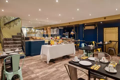 Salle petit-déjeuner - Niveau -1 | Vingt Mille Lieues sous les mers