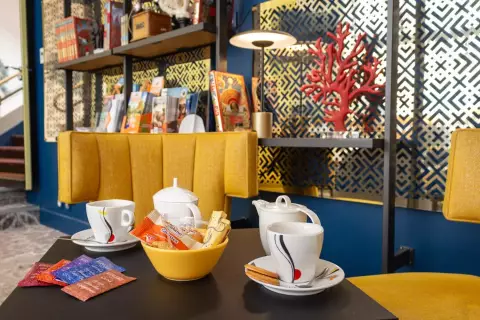 Salon - Best Western Hotel Graslin Nantes | Niveau 0 | Thème Jules Verne et les machines de l'île